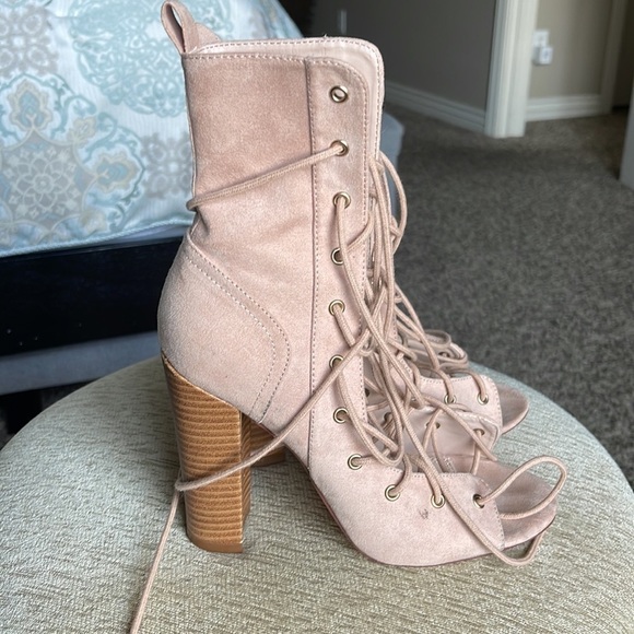Lulus lace up stacked heel ankle booties - Picture 5 of 10